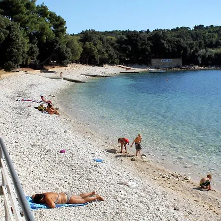 Apartment Apartments With A Parking Space Banjole, Pula - 7036 Pula