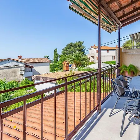 Apartment Apartments With A Parking Space Banjole, Pula - 7036 Pula