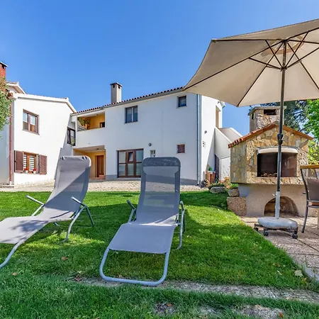 With Parking Space Banjole, - 7036 풀라