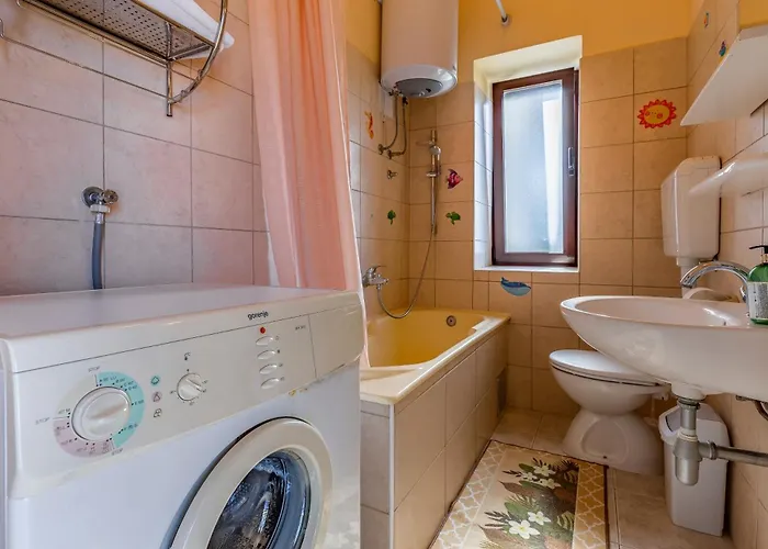 With Parking Space Banjole, - 7036 * 풀라