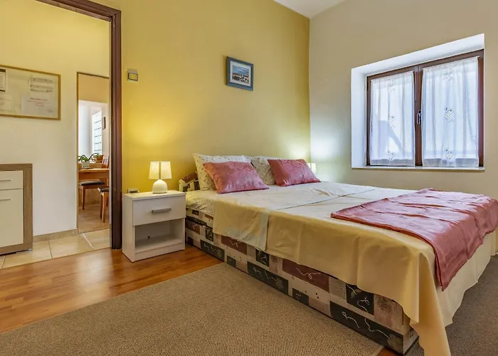 With Parking Space Banjole, - 7036 *