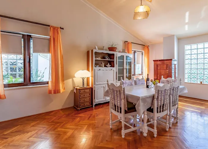 With Parking Space Banjole, - 7036 풀라