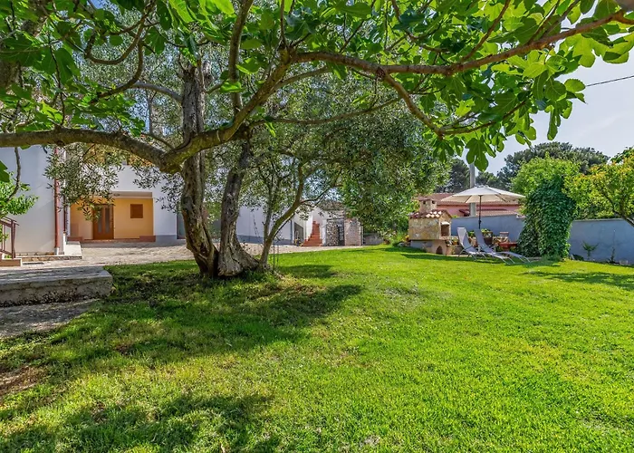 With Parking Space Banjole, - 7036